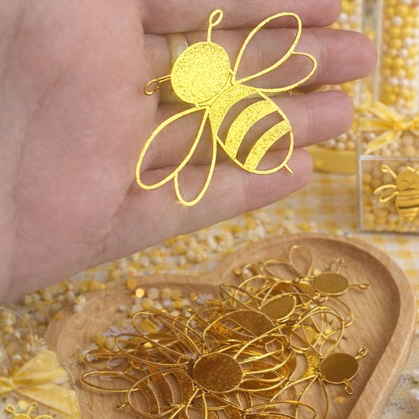 30 Abelhinhas douradas em Lamicote para decoração de festa