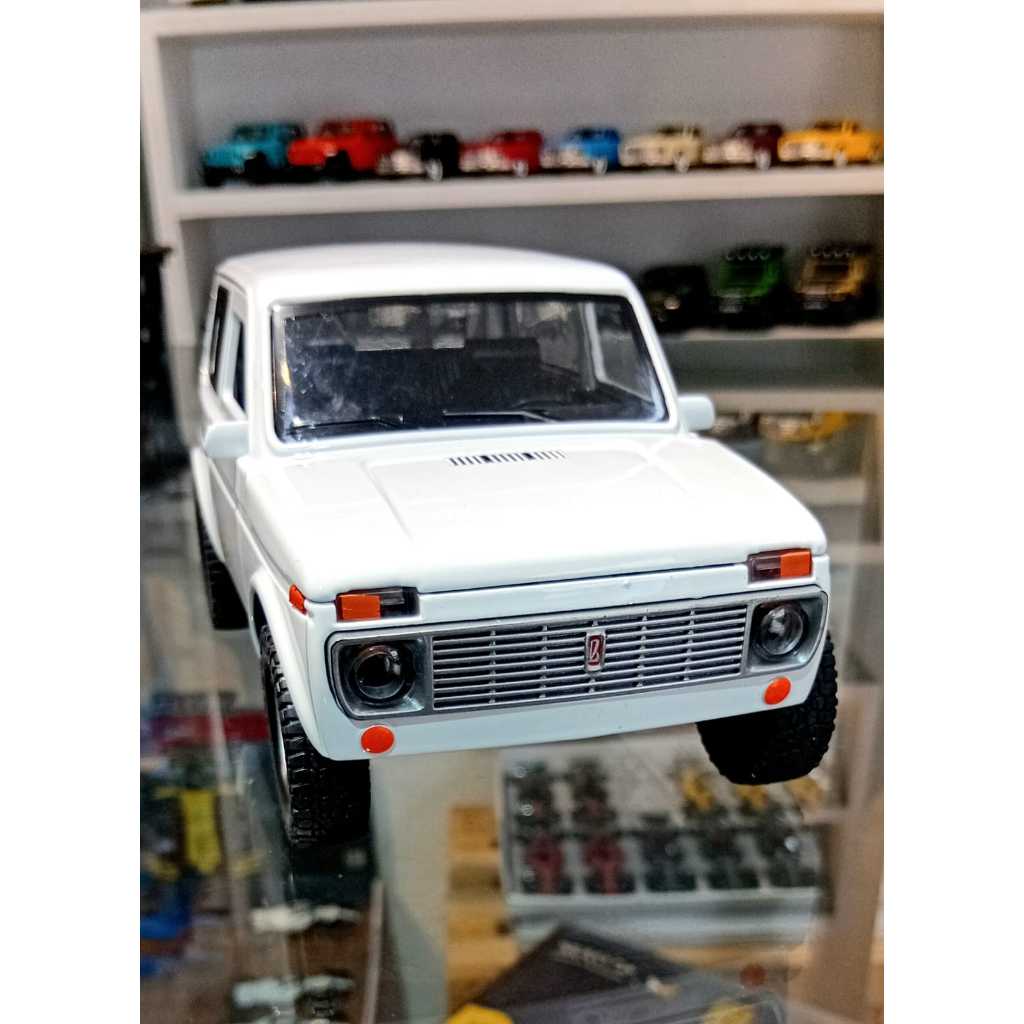 Miniatura Carrinho Metal Escala 1/24 Lada Niva Abre As Portas