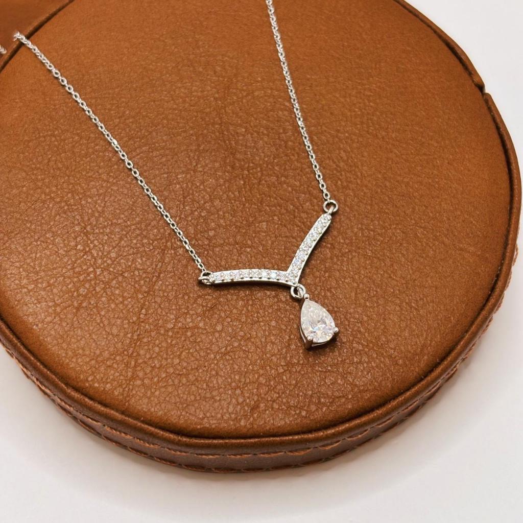 Choker Prata 925 V Cravejado com Moissanite Gota Luxuosa — imagem 2 de 2