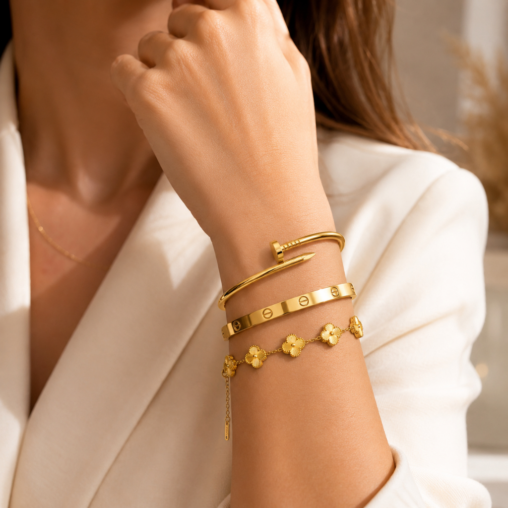 Kit 2/3 Braceletes em Aço Inoxidável Modelos Trevo Prego e Love Cores Prata ou Dourado Hipoalergênico Premium