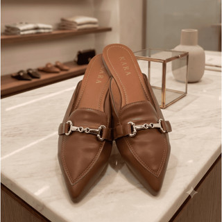 Mule Feminino Marrom Bico Fino Rasteira Confortável Elegante Dia a Dia