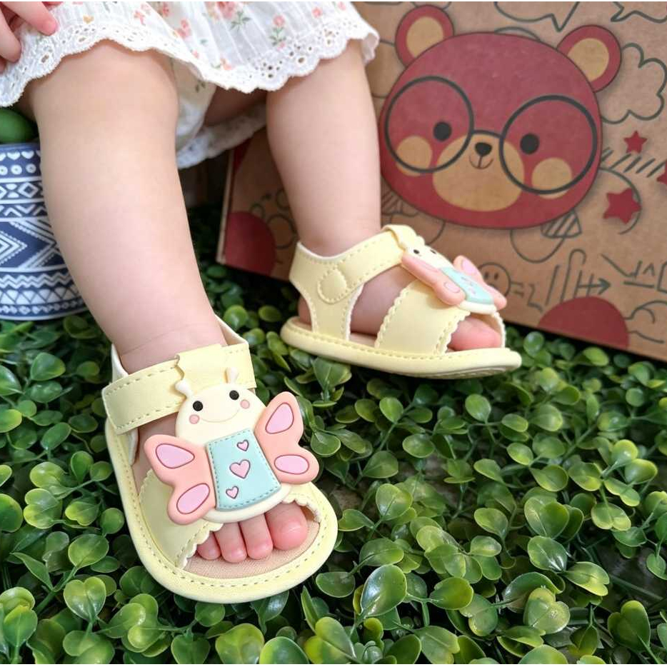 SANDALIAS DE MENINA/BORBOLETINHA COM ASINHAS