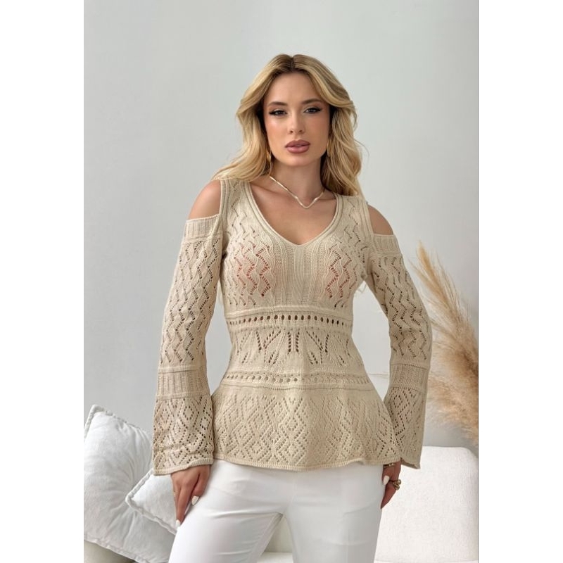 Blusa rendada de tricot ombro vazado manga flare modinha de luxo