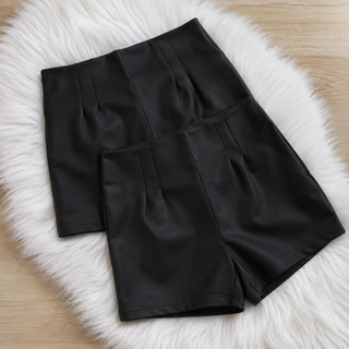 Short Feminino em Courino Preto Cintura Alta Social com Zíper Lateral – Elegante e Confortável