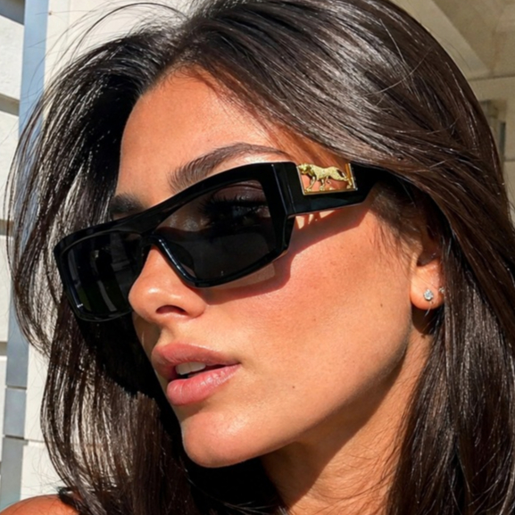 Óculos de Sol Feminino Shield Ilook Futurista Moderno Preto e Fumê com Proteção UV400 óculos Escuro Moda Feminina