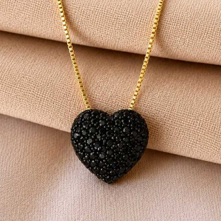 Colar Coração Cravejado com Zircônias Pretas Banhado a Ouro 18K Luxuoso