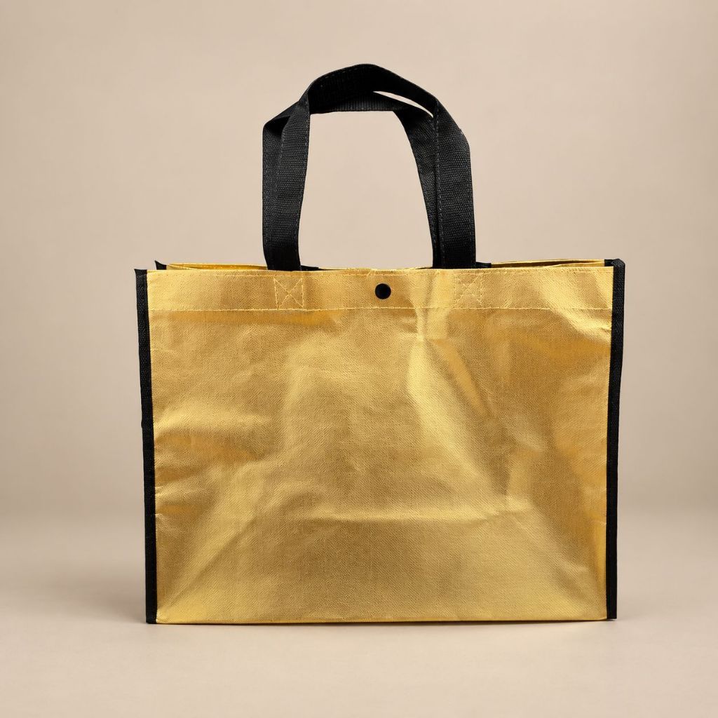 Sacola de Poliester Premium Metalizada com Botão - Dourada - 33x25x15cm - 1 unidade - Rizzo