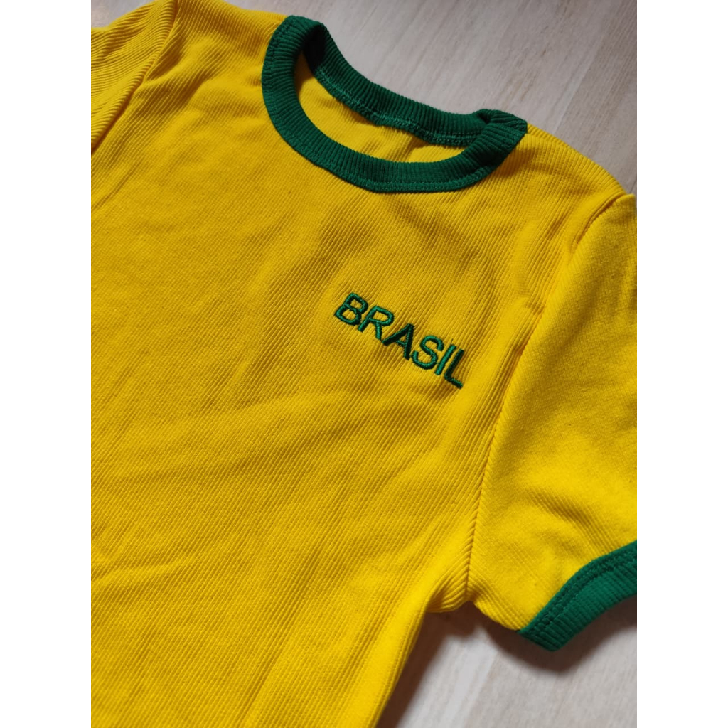 Cropped Brasil Feminino Canelado Gola Redonda Manga Curta – Baby Look Copa do Mundo