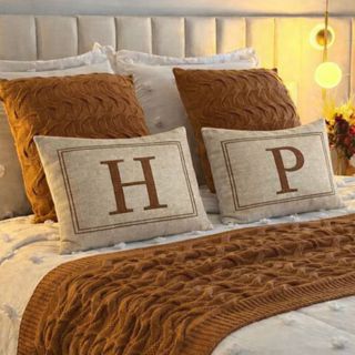 Almofadas Letras Iniciais em Linho bege /Decoração Quarto em Oferta na Shopee