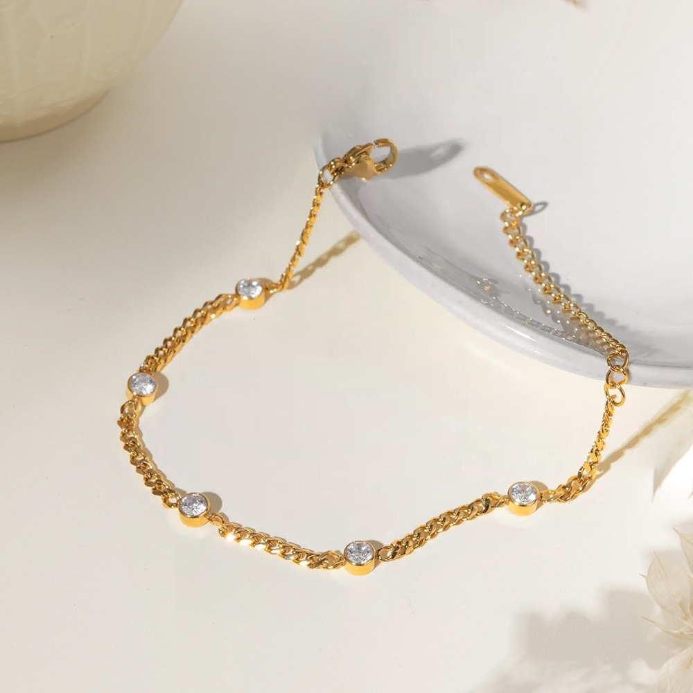 Nova pulseira clássica e minimalista em aço inoxidável 18k com zircônias, em estilo europeu e americano, com cor que não