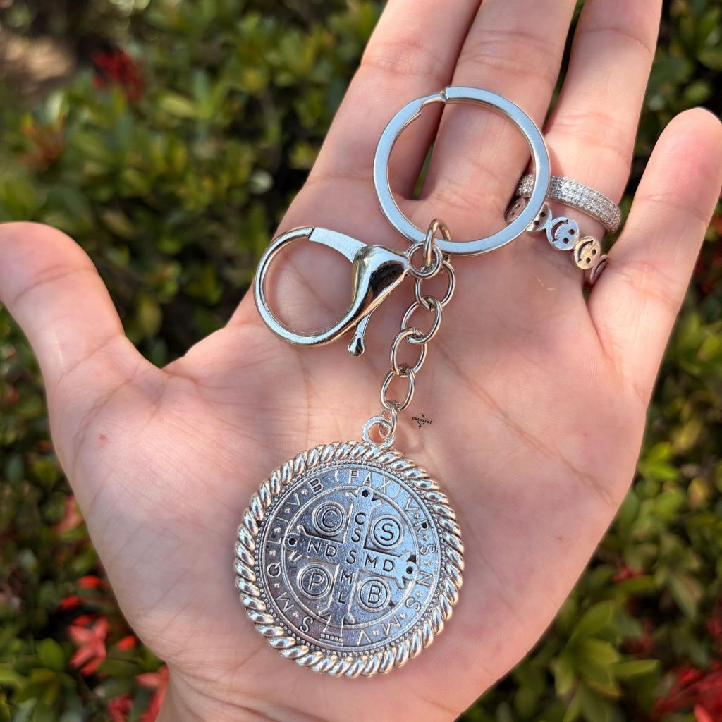 Kit 2 Chaveiros São Bento Medalha de Proteção Católica Metal Prata para Chaves Carro e Bolsa