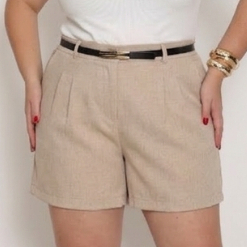 Short Alfaiataria Plus Size Cintura Alta Feminino com Cinto Bolsos Funcionais e Zíper Lateral
