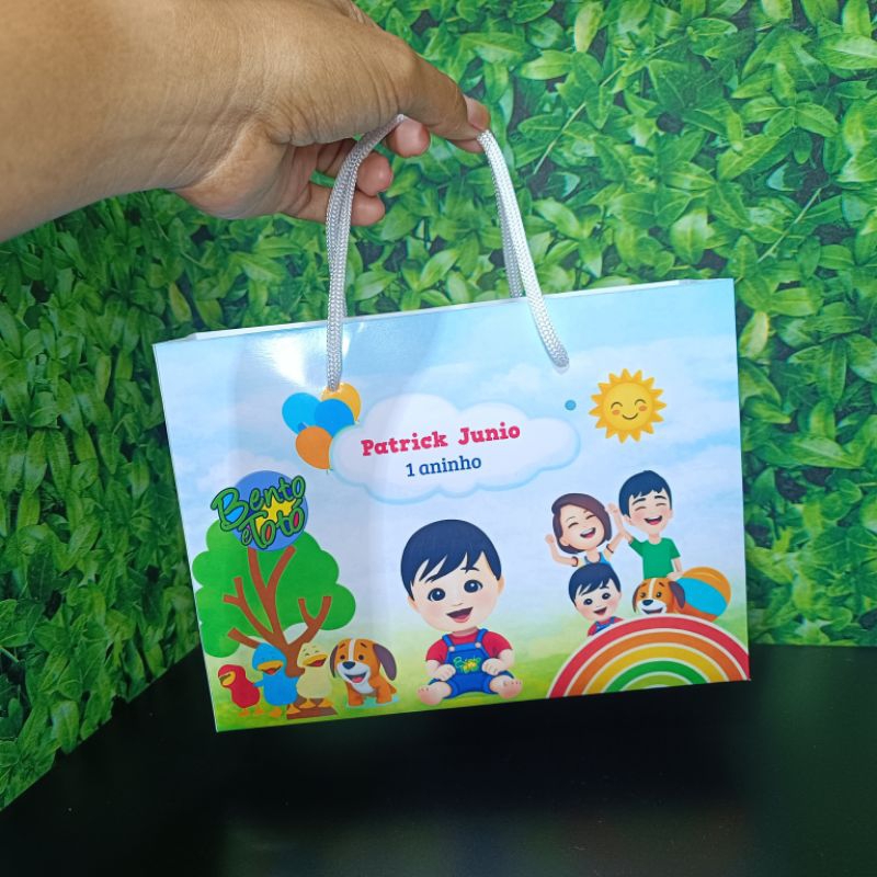 Sacolinha Lembrancinha personalizada Bento e Totó sacolinha tamanho M para festa infantil aniversário
