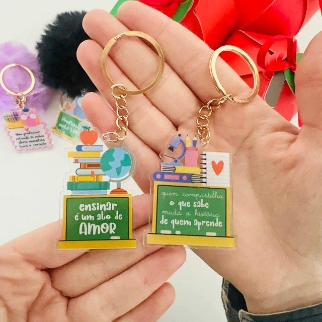 CHAVEIRO ACRÍLICO PROFESSOR NA CAIXINHA DE MAÇÃ