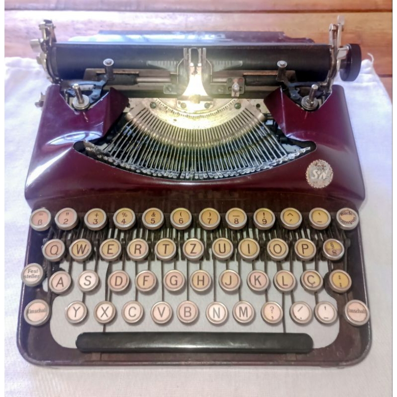 Raridade 1928: Máquina de Escrever Erika Naumann Vinho – Alemã (Relíquia)
