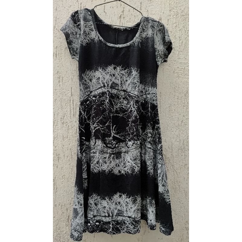 Vestido infantojuvenil branco e preto estilo Harry Potter