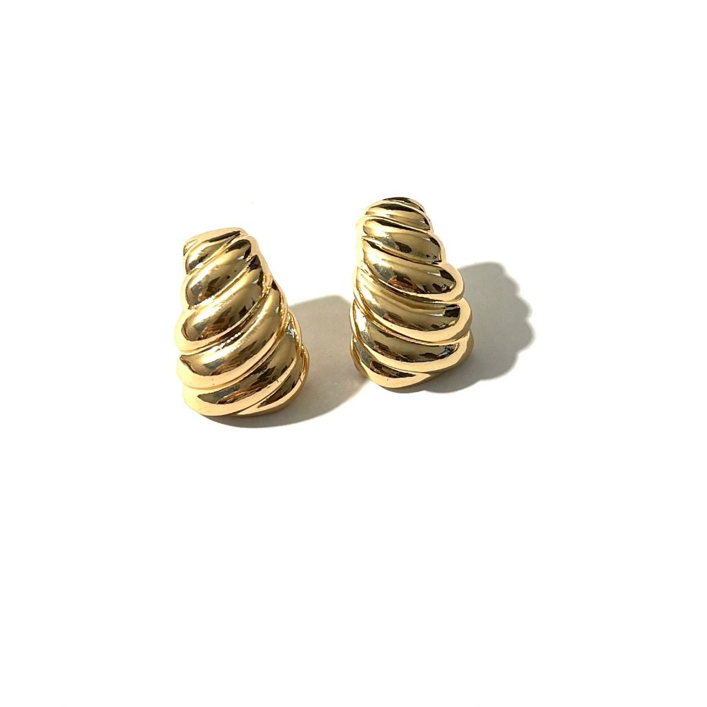 BRINCO CROASANT DOURADO BANHO OURO 18K elegante para uso diário