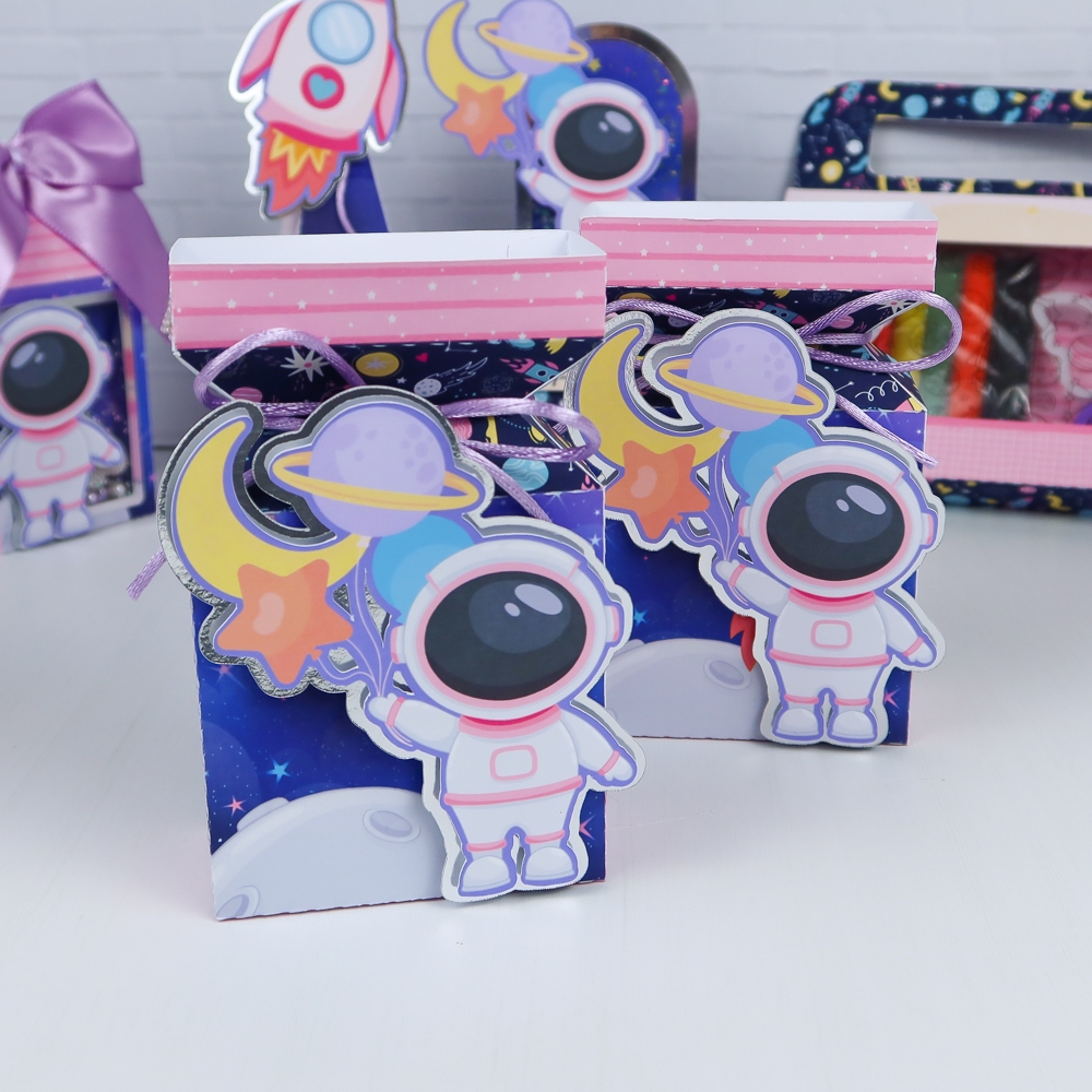 PEGUE E MONTE|Kit Festa Personalizado| ASTRONAUTA ROSA MENINA| Caixinhas Lembrancinha para Aniversário - SEMIMONTADAS