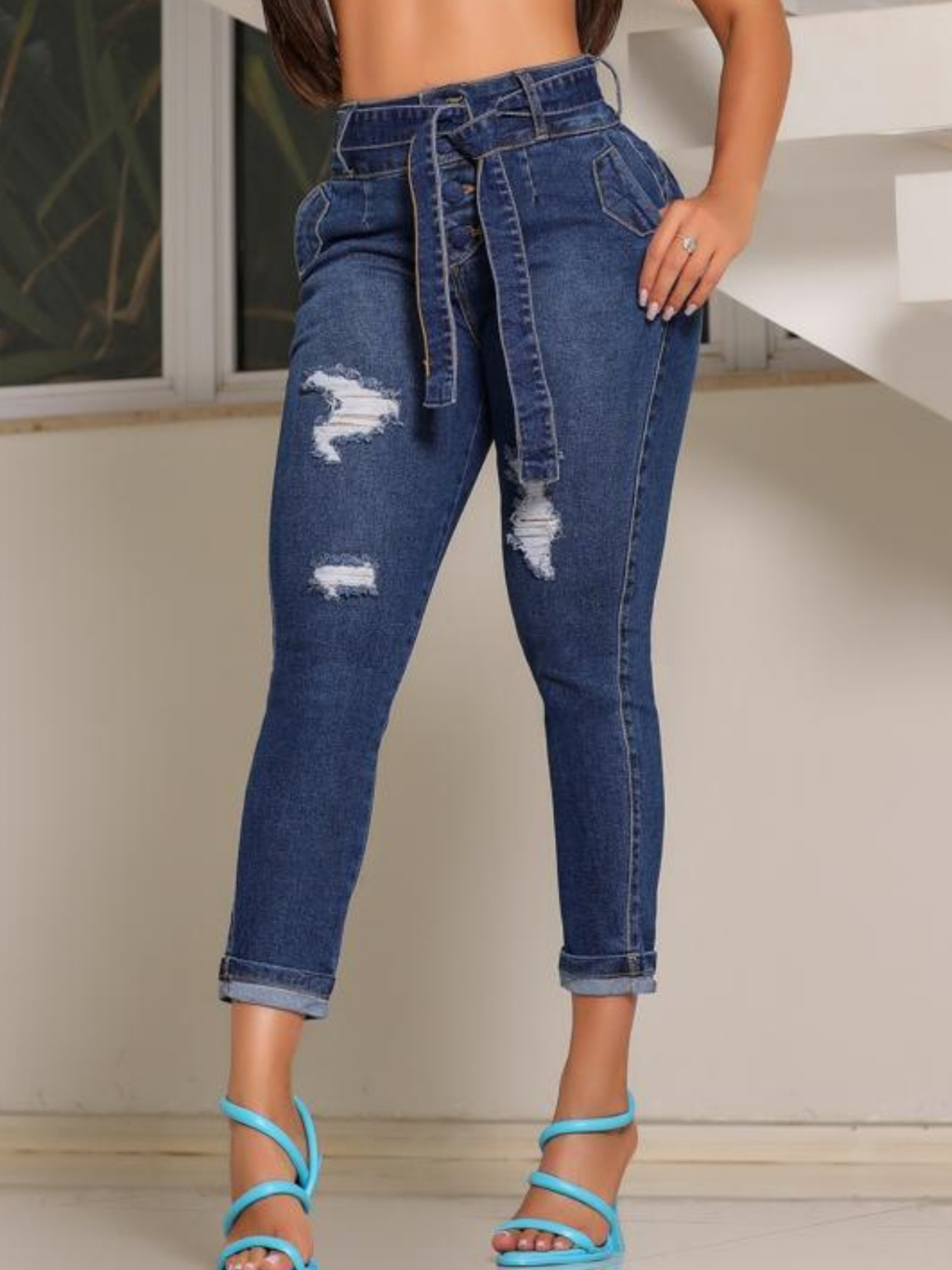 Calça Jeans Feminina Skinny Capri Com Elastano Rasgada Barra Dobrada com Cinto Jeans Moda Urbana