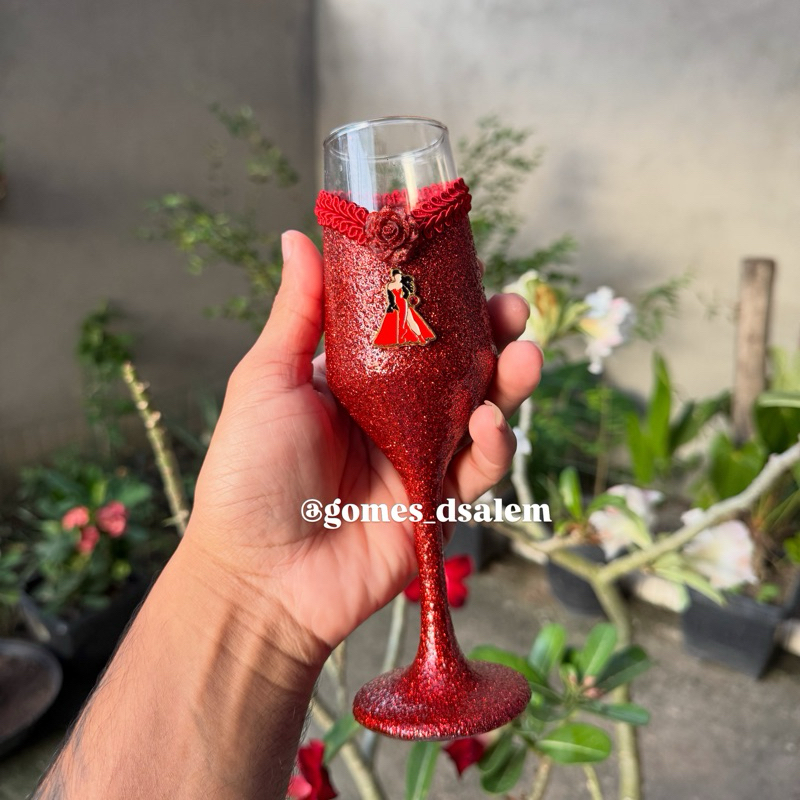 Taça pombagira Maria Padilha, Rosa vermelha, Cabaré, Estrada