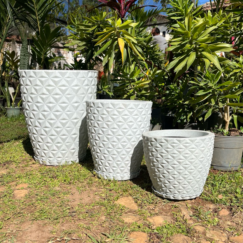 Vasos para Plantas Decorativo Polietileno Kit com 3 Coluna Bojo Diamante N1 N2 N3 com pratos coletores