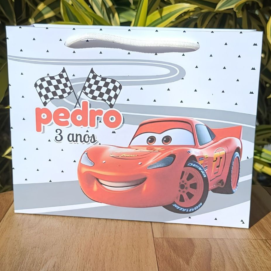 sacolinha personalizada relampâgo mcqueen,sacolinha personalizada carros,sacolinha carros festa aniversário lembrancinha