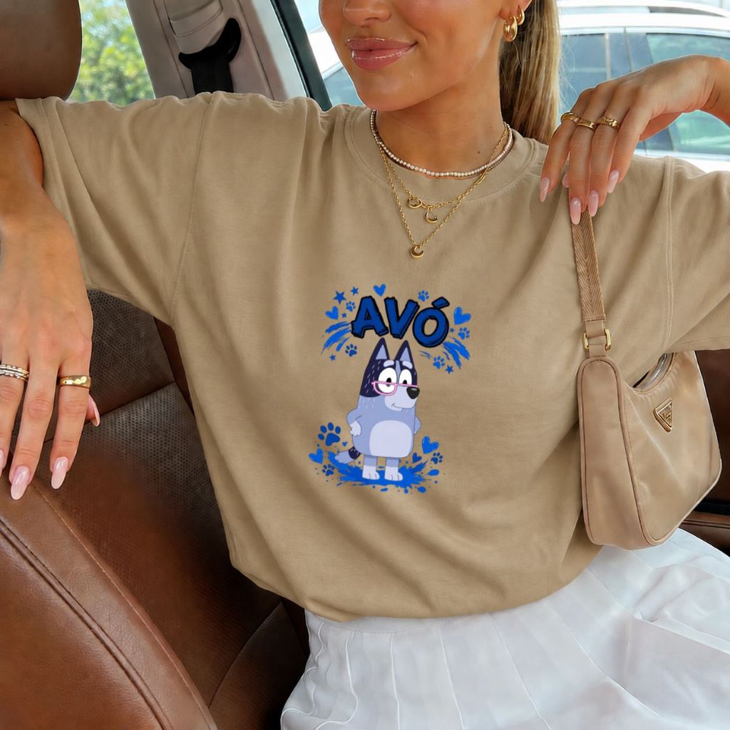 Camiseta Camisa Blusa Feminina 100%Algodão Bluey e Bingo, Avó estilosa delicada Lançamento — imagem 2 de 2