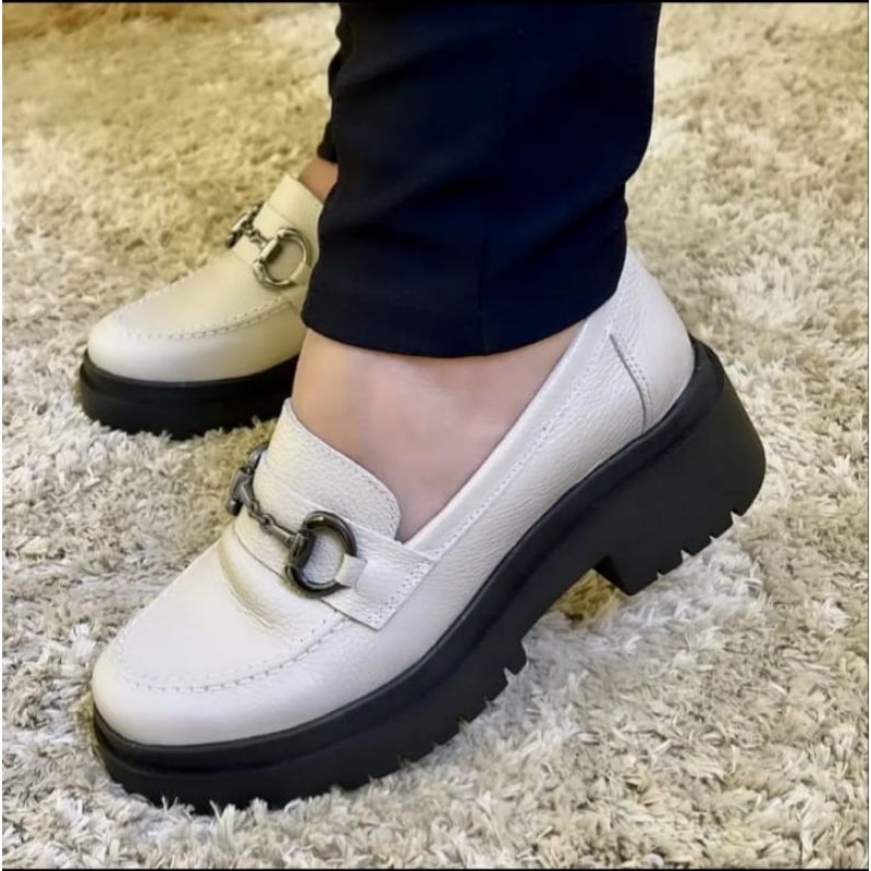 Mocassim Feminino Off White em Couro Legítimo Tratorado Confortável Casual Premium
