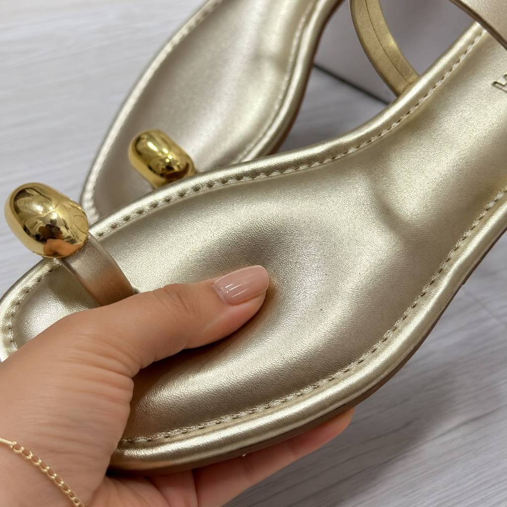 Sandália Feminina Rasteira Com Detalhe Dourado Elegante Confortável Para O Dia a Dia Estilosa