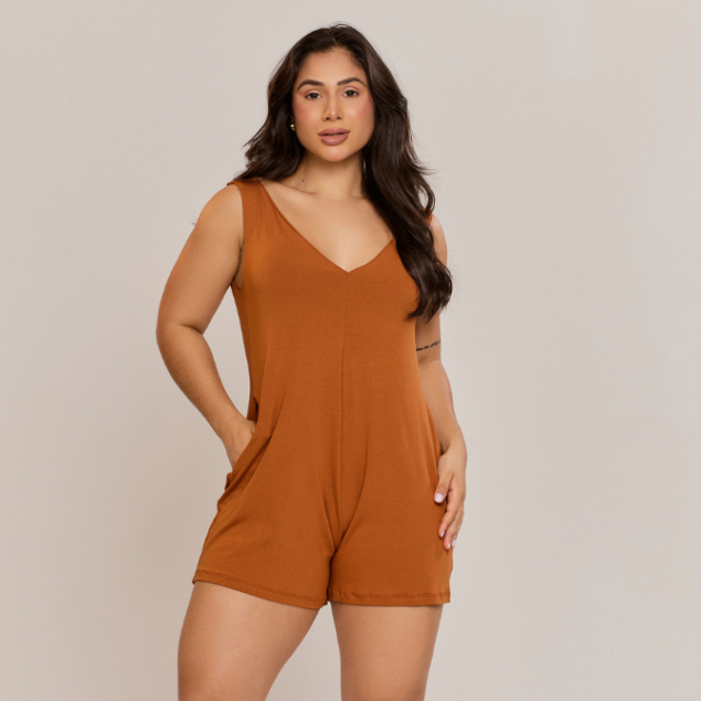 Macaquinho Feminino Viscolycra Soltinho Decote V com Bolsos Casual Confortável Macacão Curto Feminino