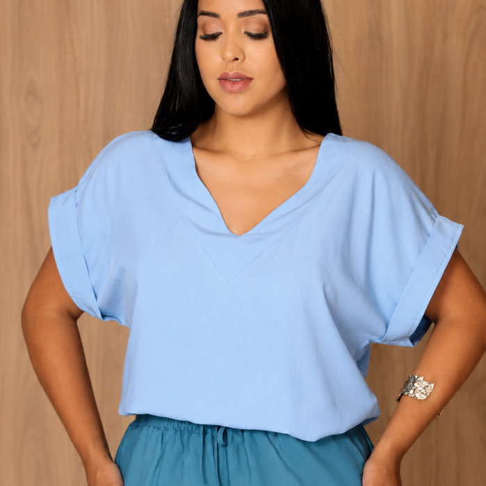 Blusa Feminina Gola V Manga Curta Soltinha Elegante em Tecido Leve – Casual e Confortável