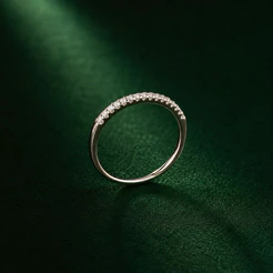 Anel Feminino Solitário com Moissanite 1,25mm em Prata 925 Elegante e Sofisticado