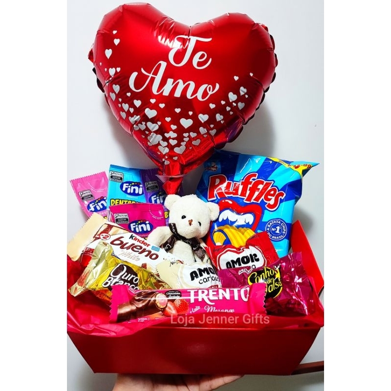 Cesta de Guloseimas Aniversário c/ ursinho de pelúcia, Kinder Bueno, Ruffles, Fini(cesta de presente, dia dos namorados)