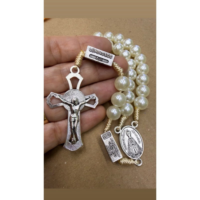 Terço Contemplação dos misterios de Pérola Nossa Senhora Aparecida ou São Bento Rosário em Oferta na Shopee