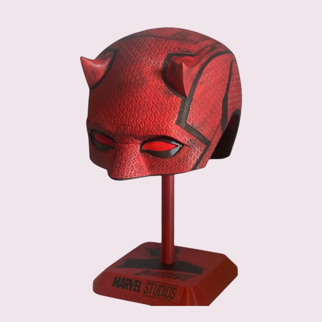 Capacete Com Base Demolidor Daredevil Colecionavél Decoração Geek Nerd