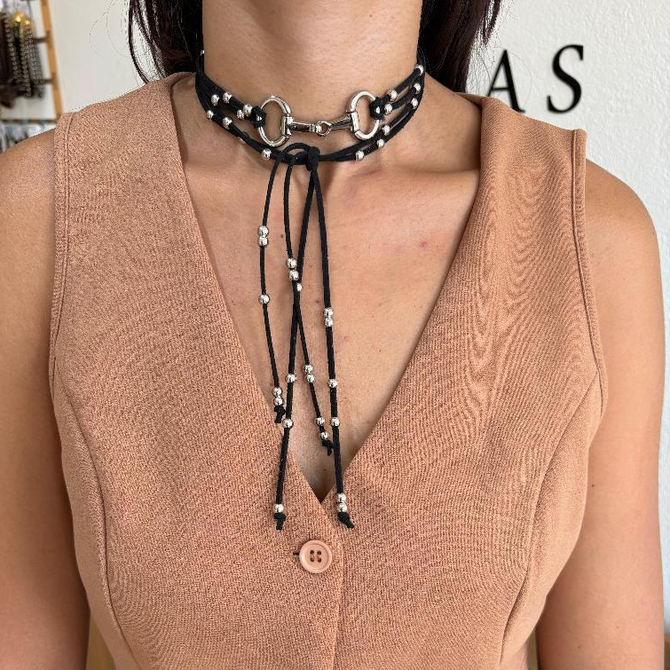Colar longo bridão prateado com bolinhas country western cowgirl boho courinho feminino