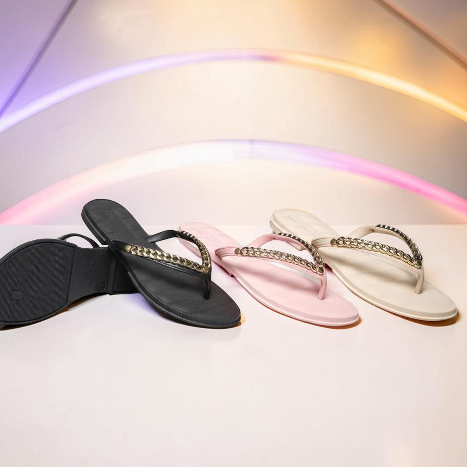 Chinelo com Tira Dourada – Sofisticação e Conforto para Todas as Ocasiões | Achadinhos NC