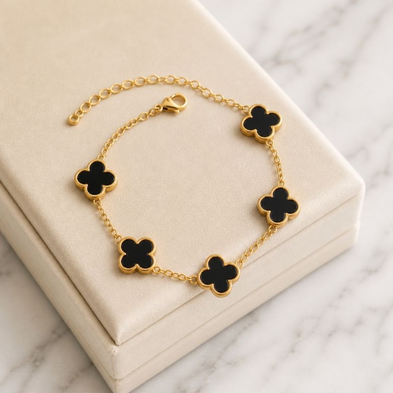 Pulseira Feminina 5 Trevos Preta Dourada Aço Inoxidável 316L Semijoia Delicada