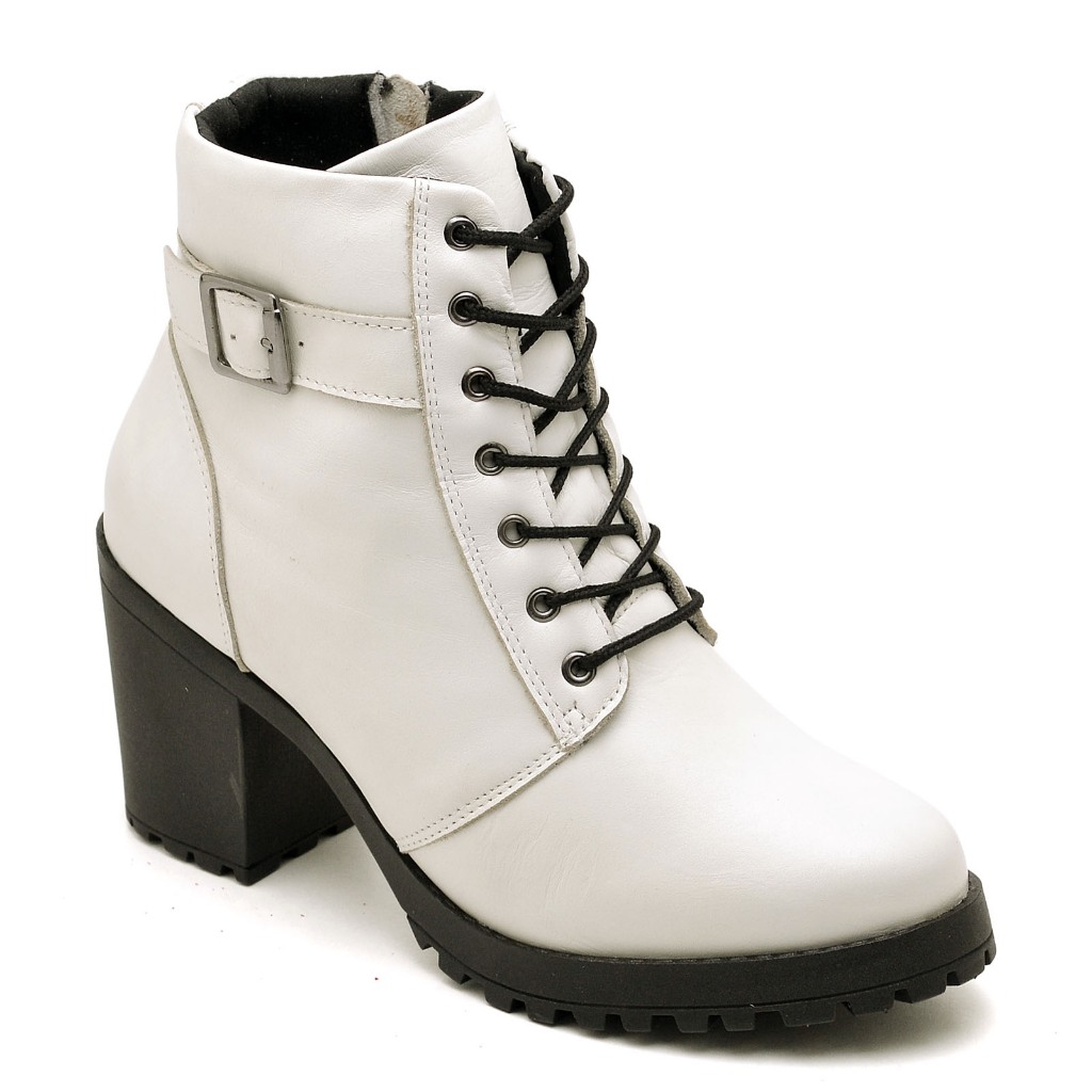 Bota Feminina Coturno de Couro com Zíper Lateral e Detalhe em Fivela com Atacador Confort, a mais vendida