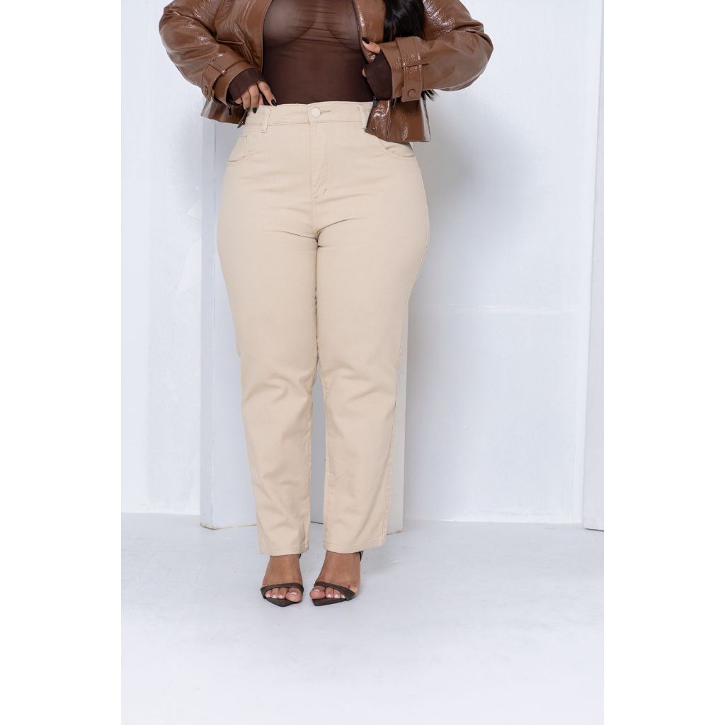 Calça Jeans Feminina Mom Plus Size Bege