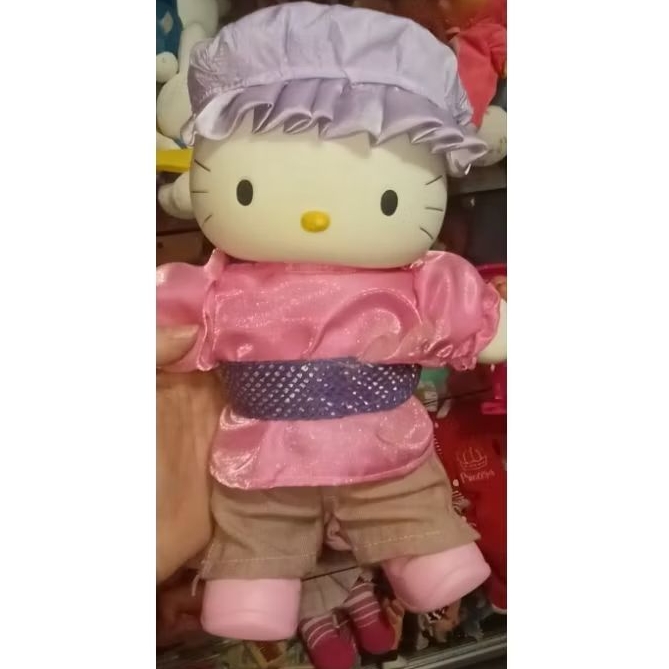 Hello kitty multibrink, com roupas, touca e sapato LINDAS, usadas bom estado