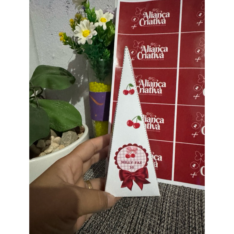 🎀 Caixa Pirâmide Personalizada Festa Cerejinha | Lembrancinha Personalizada Aniversário