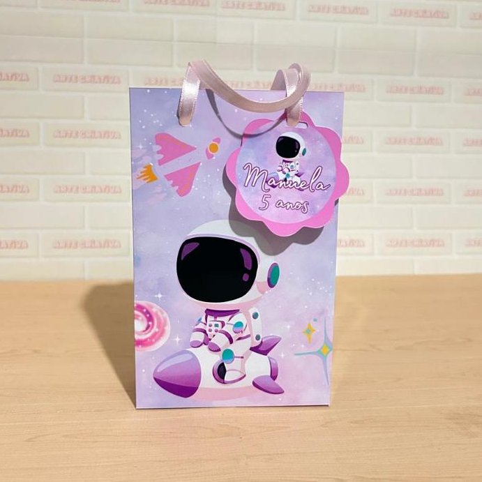Lembrancinha Personalizada Sacolinha Tradicional Pequena com Tag Astronauta Menina