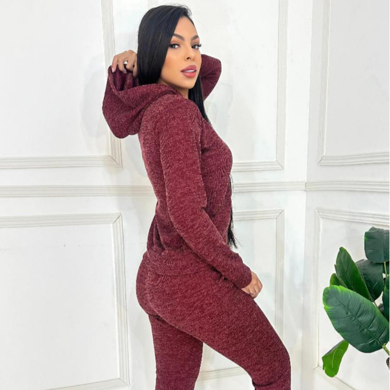 Conjunto Inverno Malha Ribi Femenino  2Peças Blusa com Ziper Capuz e Calça  Elegante, Confortavel
