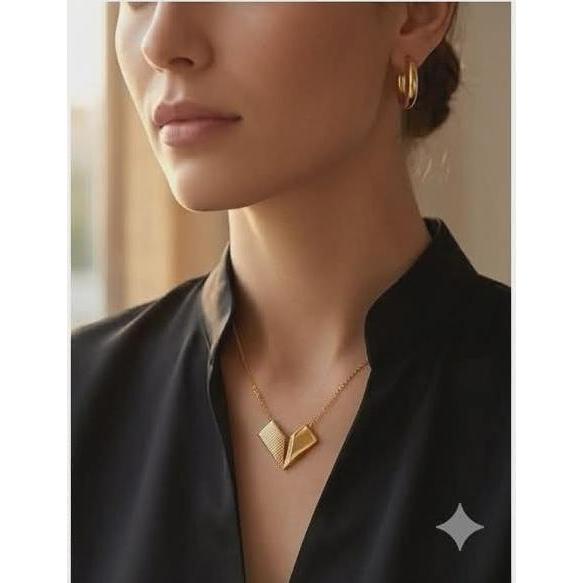 Colar Feminino Dourado Pingente Geométrico Elegante Minimalista Moderno Luxo