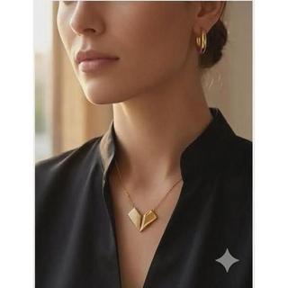 Colar Feminino Dourado Pingente Geométrico Elegante Minimalista Moderno Luxo