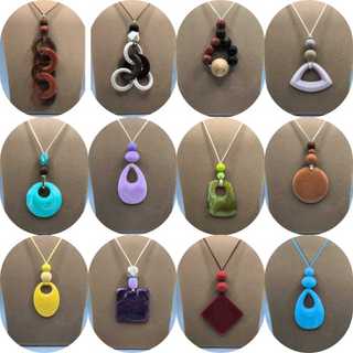 Colar feminino  longo regulavel varios modelos e cores escolha seu modelo