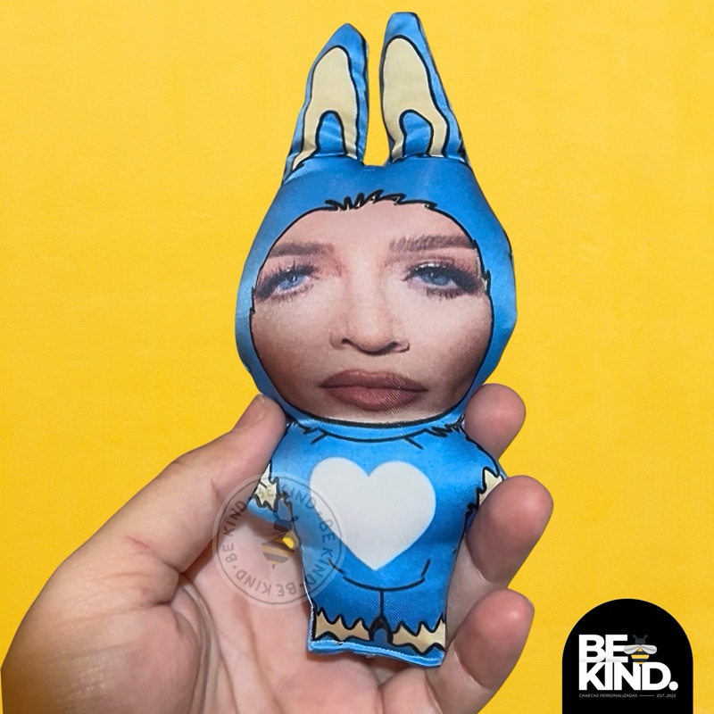 Chaveiro Artesanal Divertido LAFUFU MADONNA Azul(Feito manualmente/Criação paródica e artesanal)