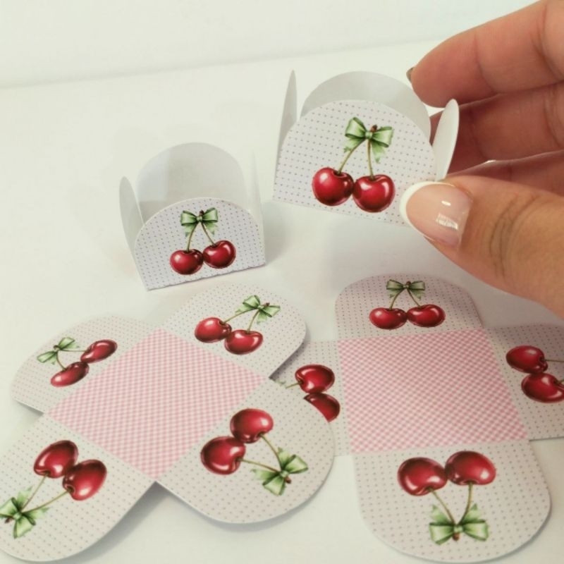 FORMINHAS DE DOCINHO CEREJINHA PERSONALIZADA NO TEMA/LEMBRANCINHA DE FESTA/ANIVERSÁRIO/FAZEMOS TODOS OS TEMAS