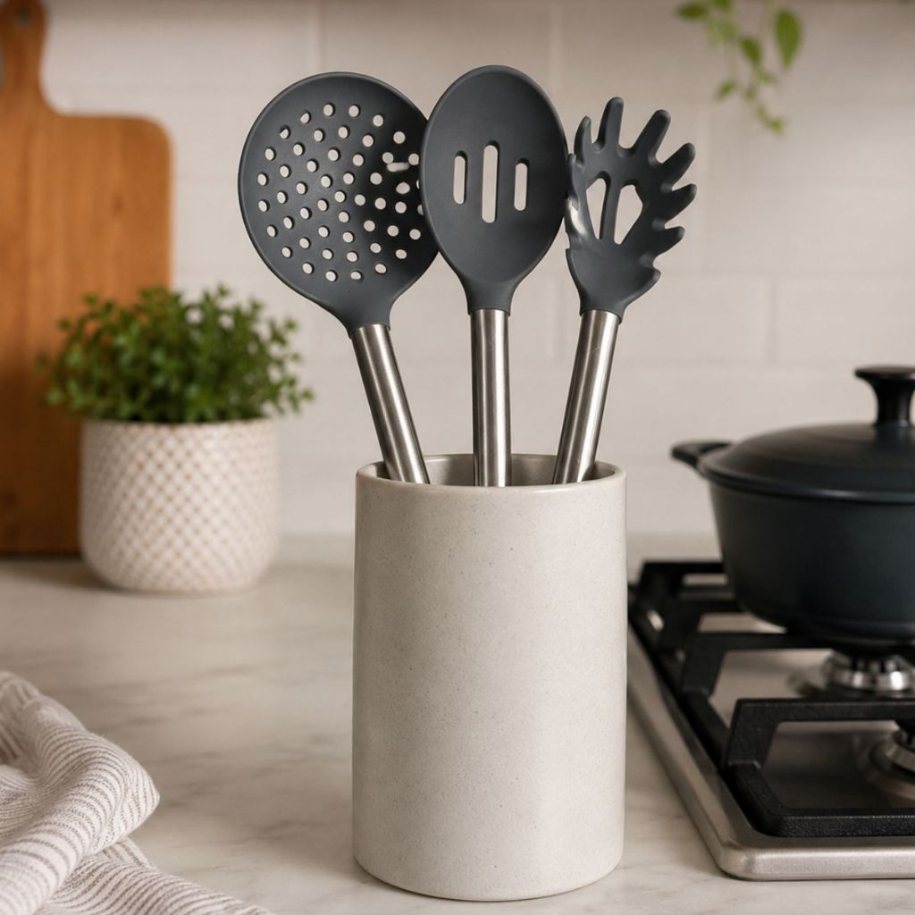 Conjunto 3 Colheres Concha e Vazada Para Cozinha Colher de Silicone Vermelha Cinza Inox Cabo Bambu · foto 2
